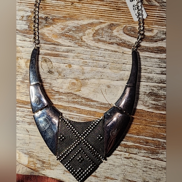 Silvertone Collar Statement Necklace - Picture 4 of 8